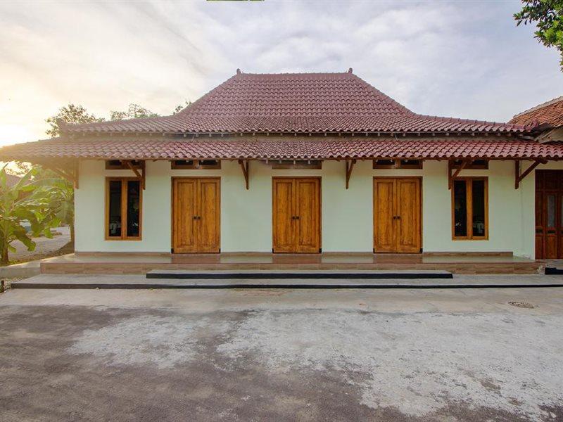 Reddoorz Syariah Near Alun Alun Wonosari Hotel Ngoại thất bức ảnh