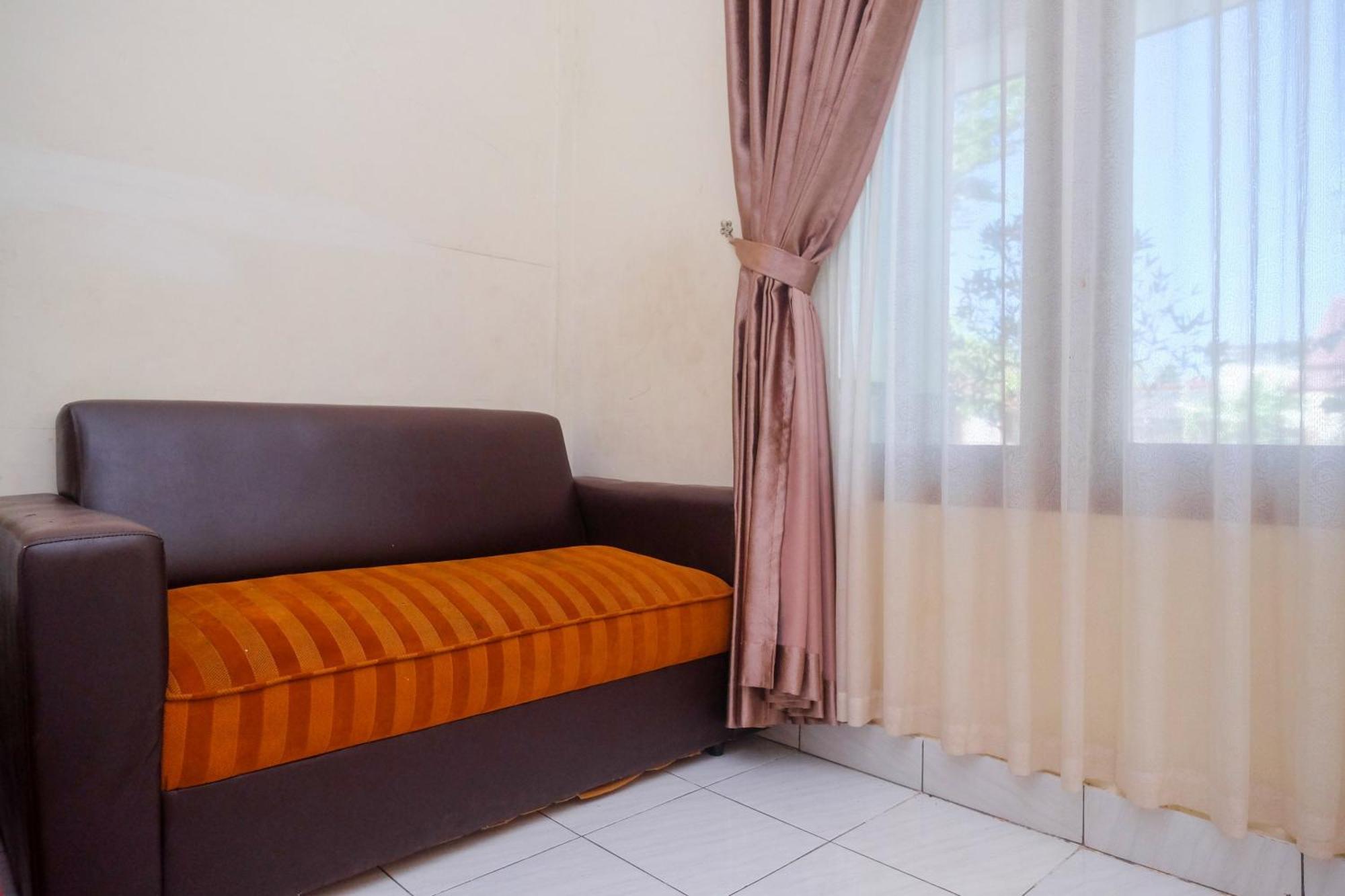 Reddoorz Syariah Near Alun Alun Wonosari Hotel Ngoại thất bức ảnh