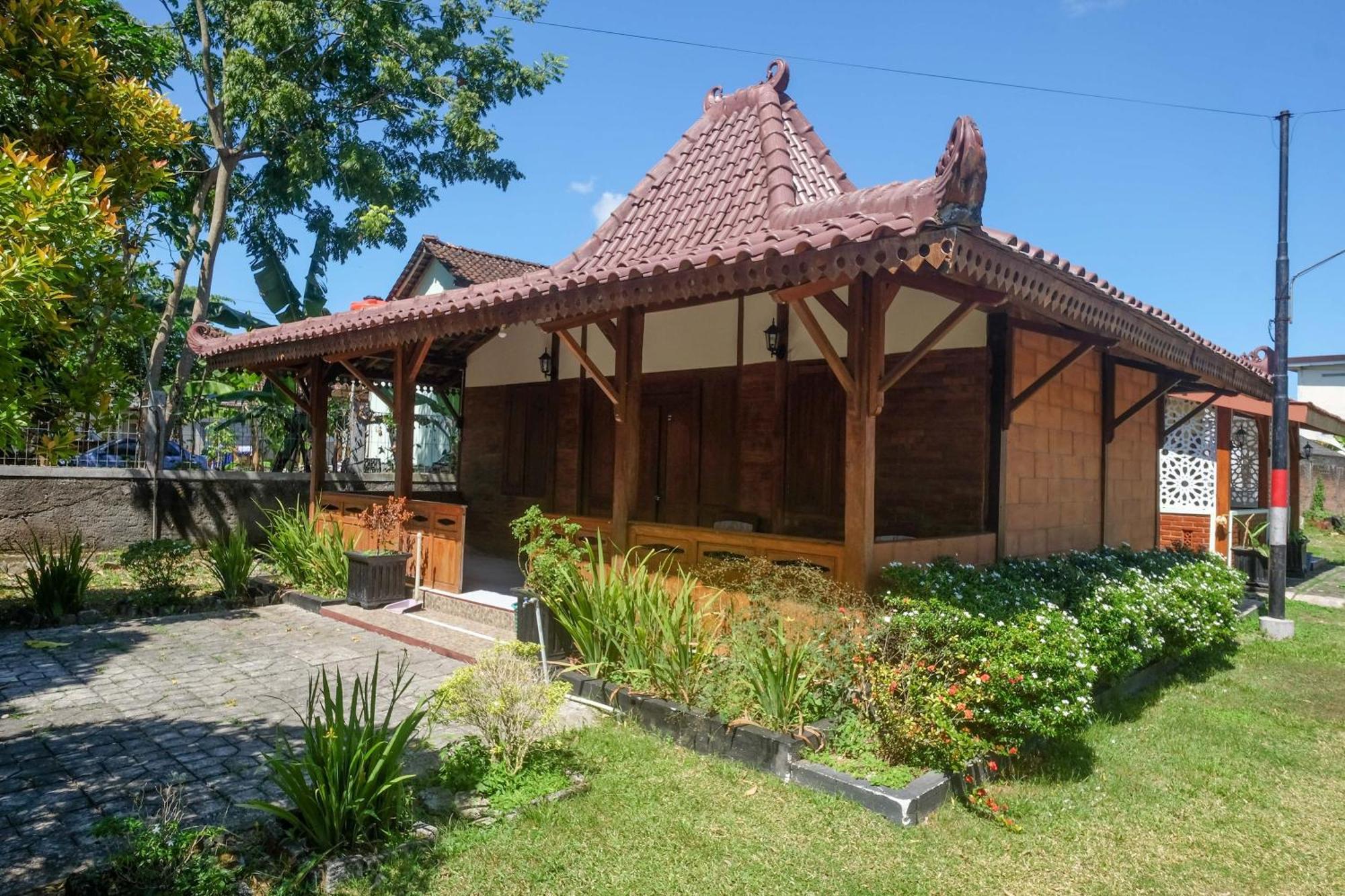 Reddoorz Syariah Near Alun Alun Wonosari Hotel Ngoại thất bức ảnh