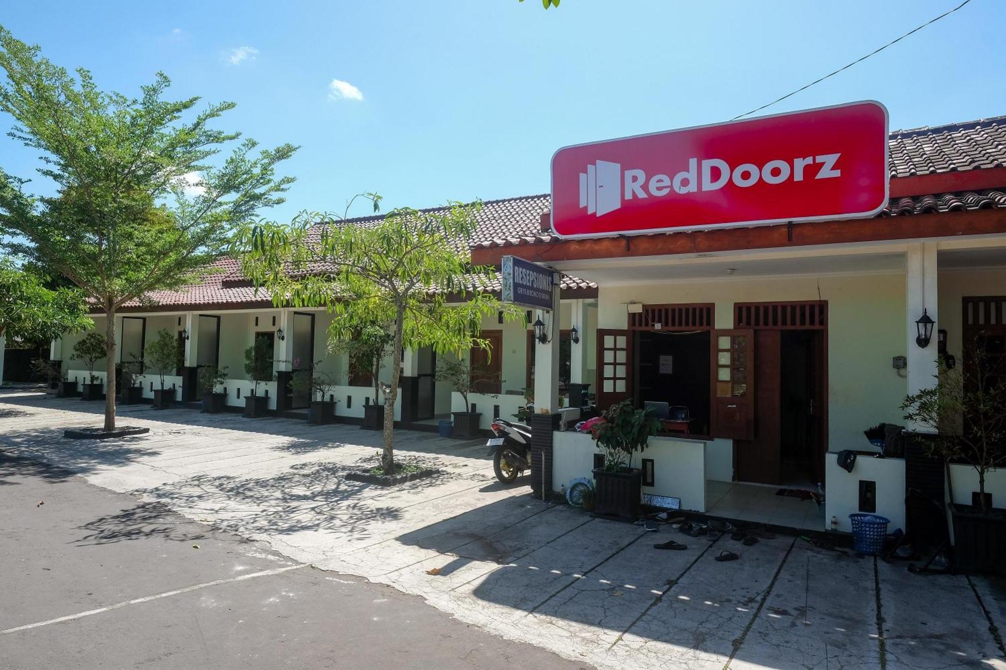 Reddoorz Syariah Near Alun Alun Wonosari Hotel Ngoại thất bức ảnh