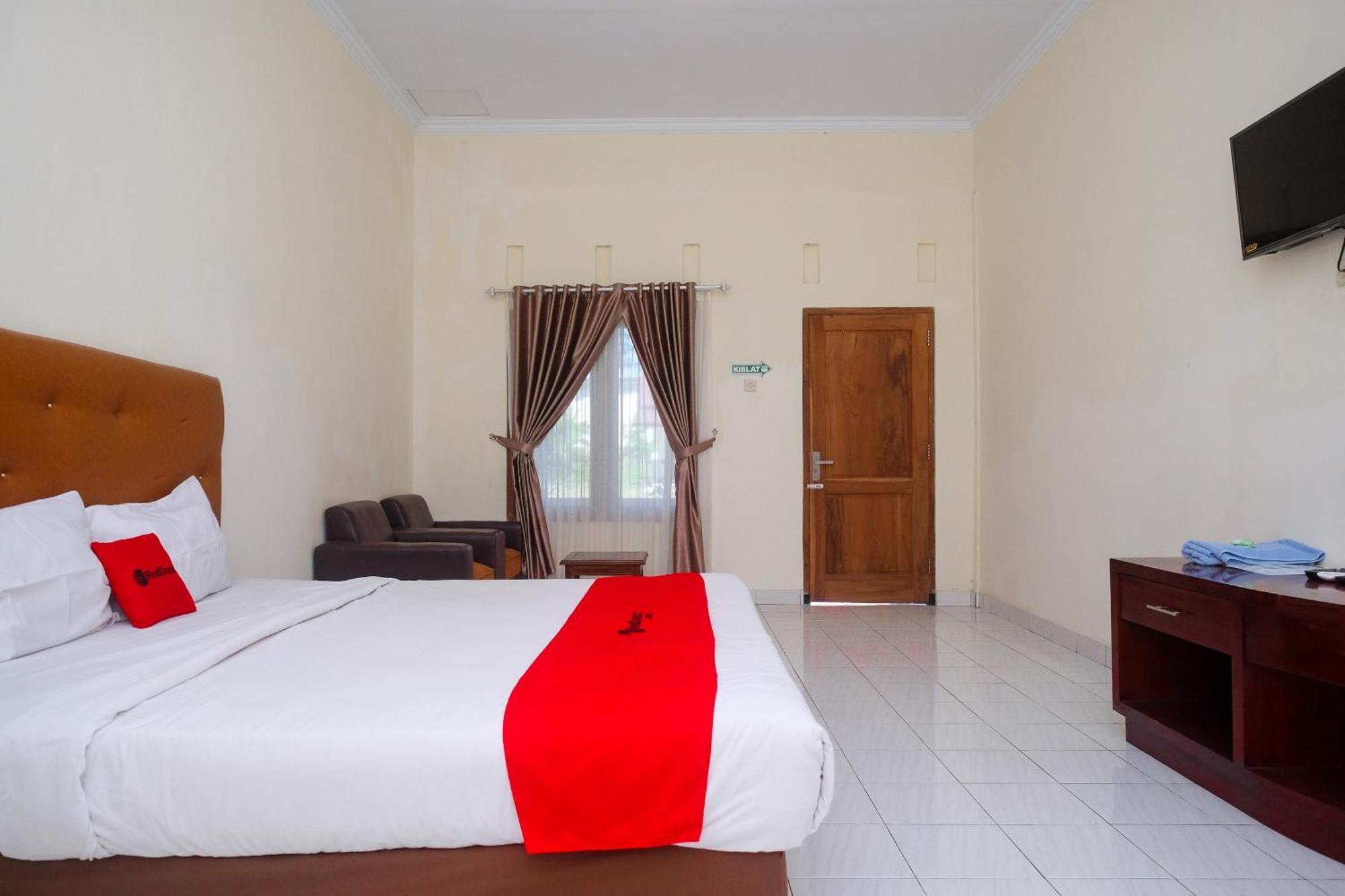 Reddoorz Syariah Near Alun Alun Wonosari Hotel Ngoại thất bức ảnh
