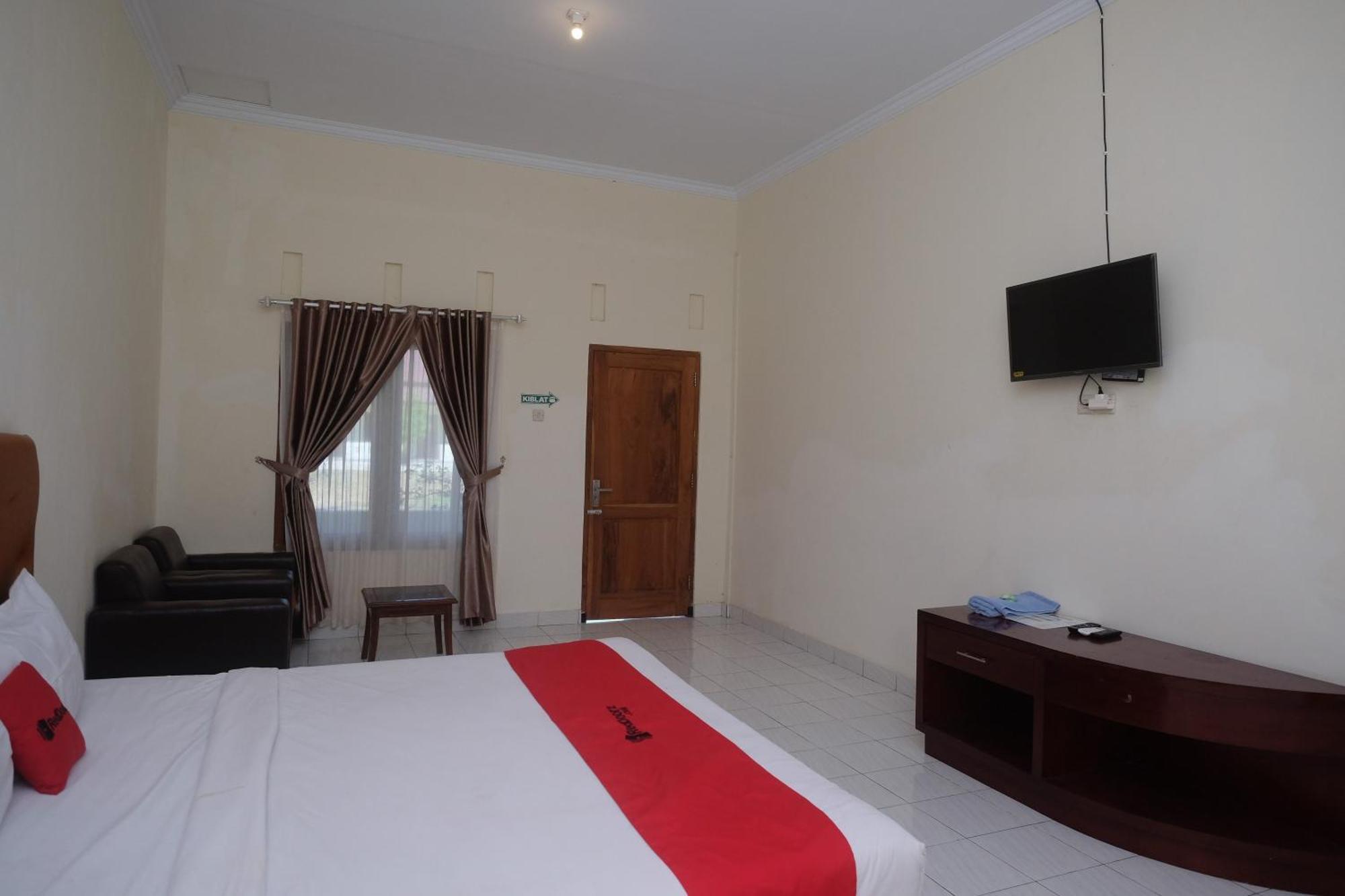 Reddoorz Syariah Near Alun Alun Wonosari Hotel Ngoại thất bức ảnh