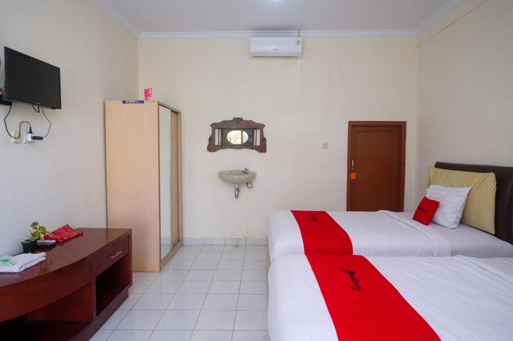 Reddoorz Syariah Near Alun Alun Wonosari Hotel Ngoại thất bức ảnh