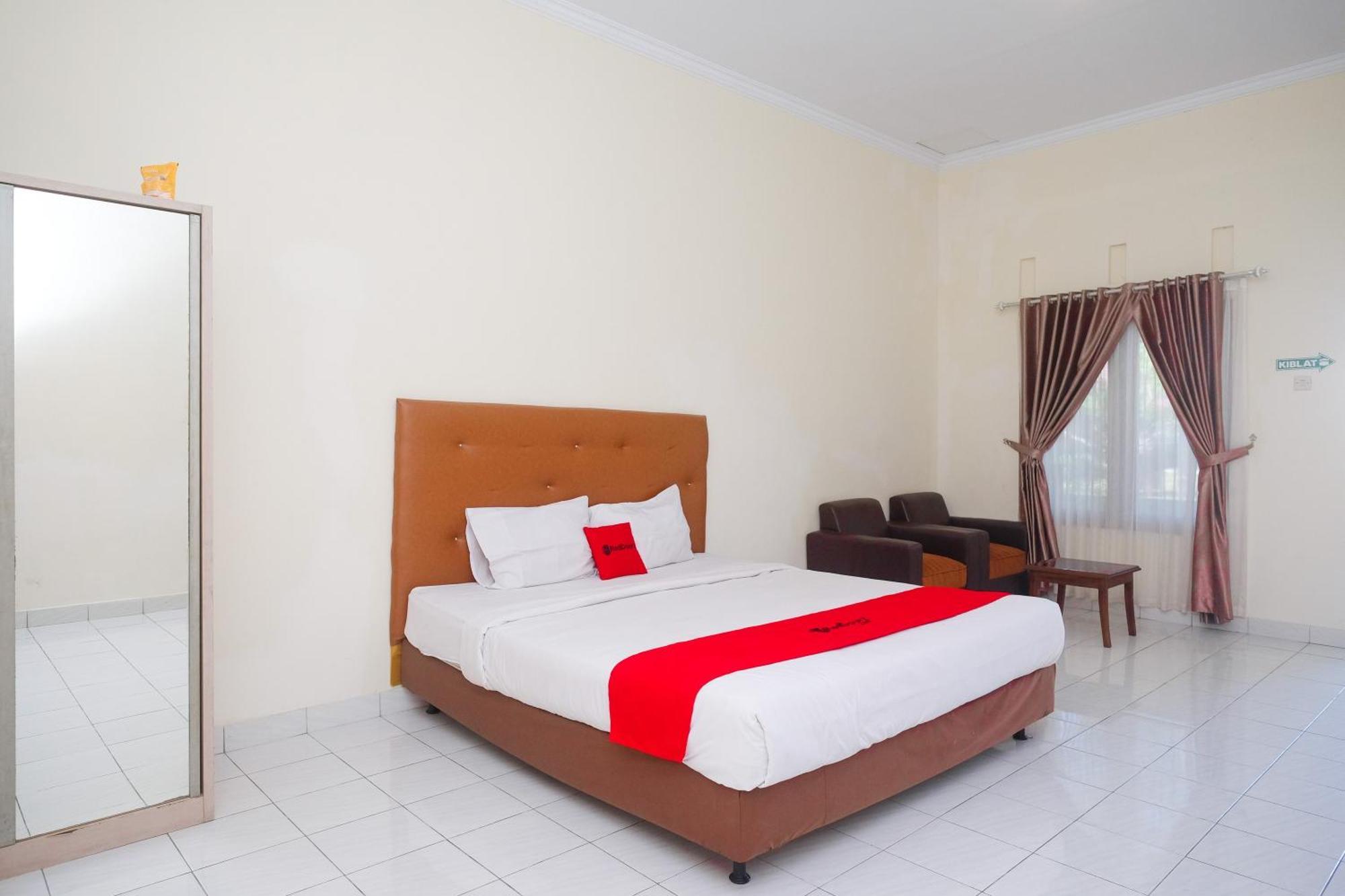 Reddoorz Syariah Near Alun Alun Wonosari Hotel Ngoại thất bức ảnh