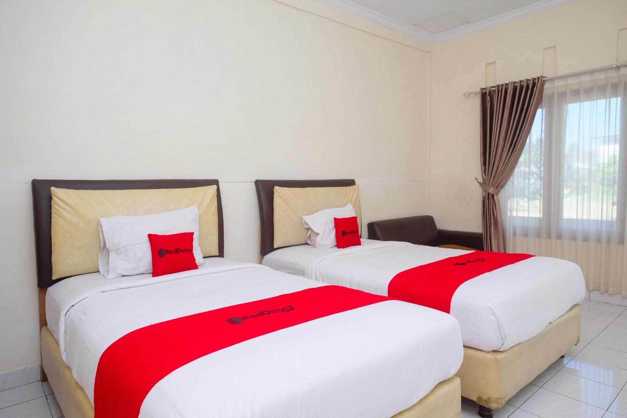 Reddoorz Syariah Near Alun Alun Wonosari Hotel Ngoại thất bức ảnh