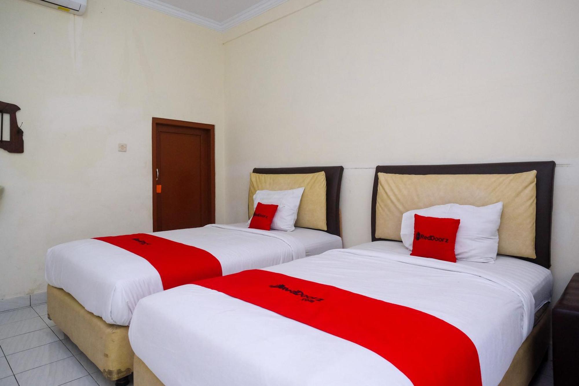 Reddoorz Syariah Near Alun Alun Wonosari Hotel Ngoại thất bức ảnh