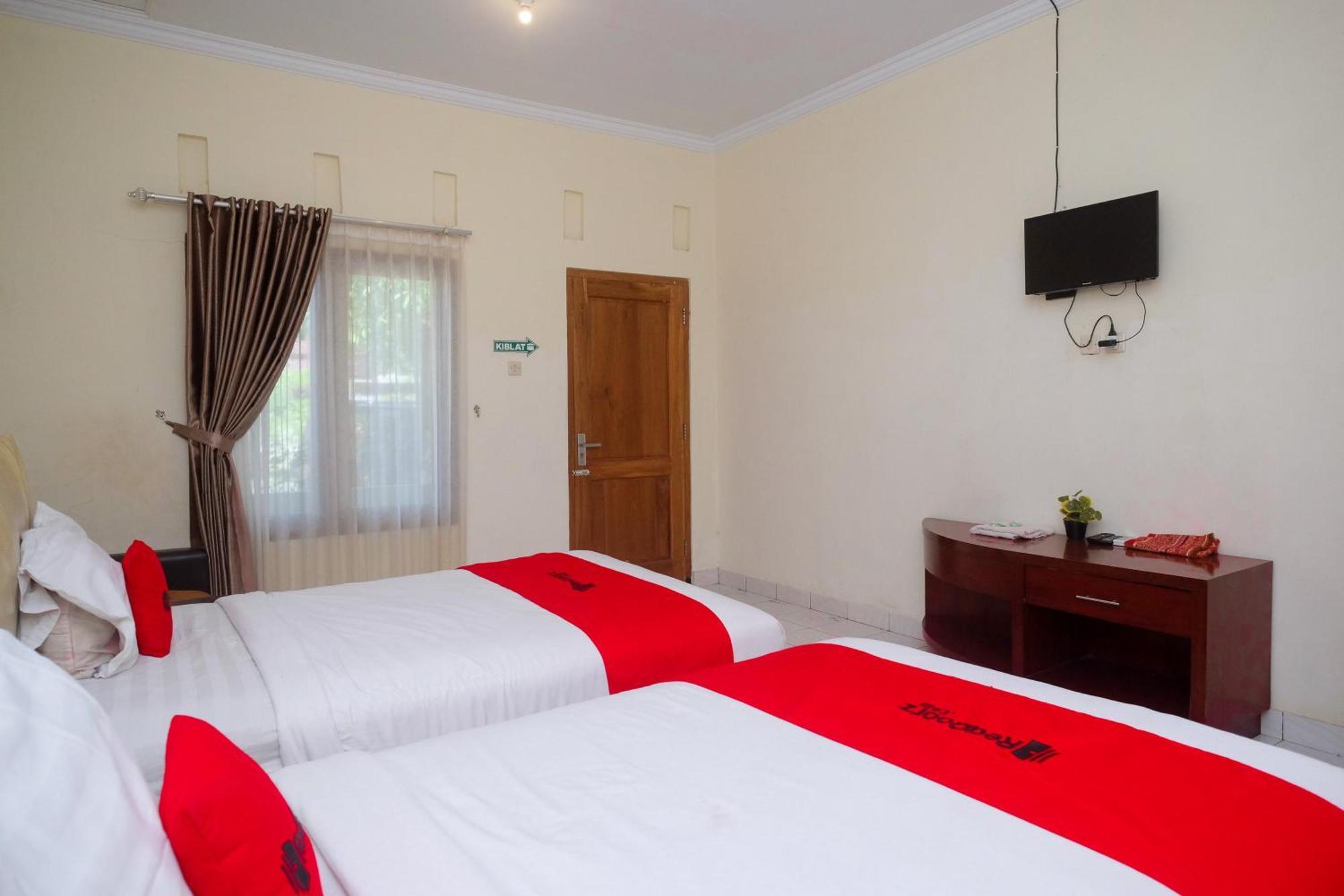 Reddoorz Syariah Near Alun Alun Wonosari Hotel Ngoại thất bức ảnh